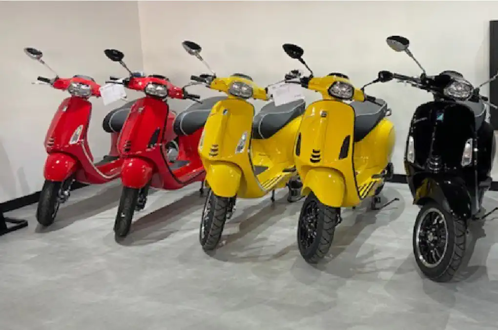 Collections 2-wielers Vespa shop interieur